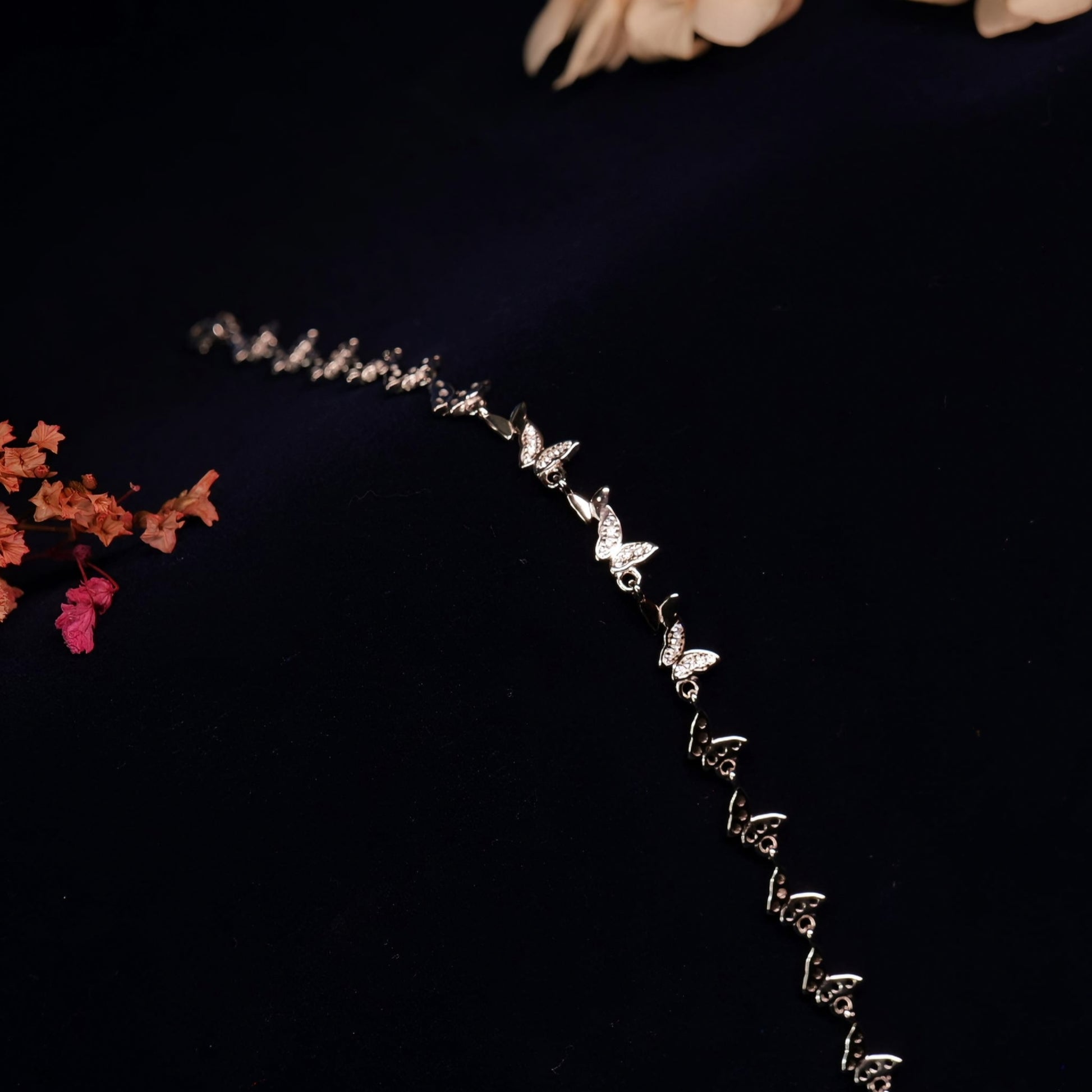 925 sterling silver bracelet featuring alternating butterfly designs in a linked arrangement