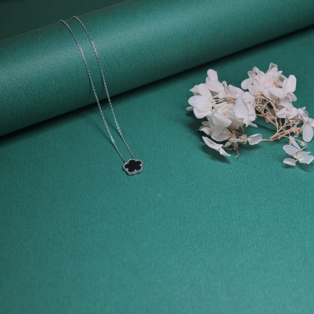 Noire Fleur Necklace