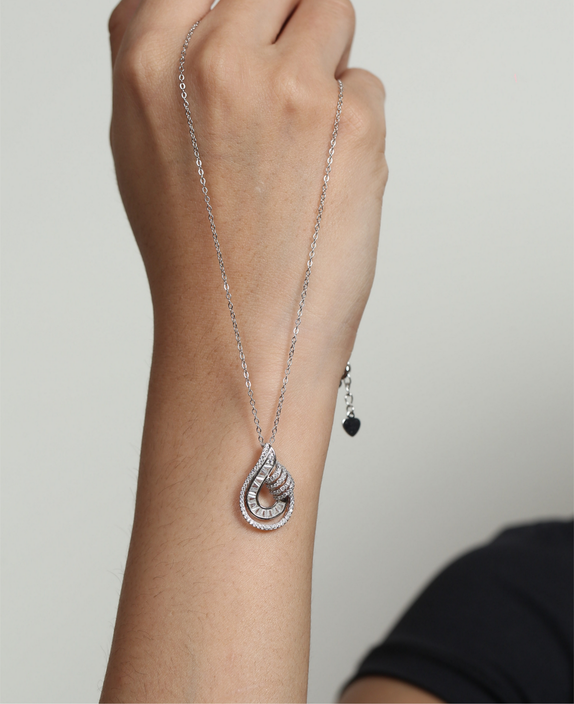 Seren Dewdrop Pendant Necklace