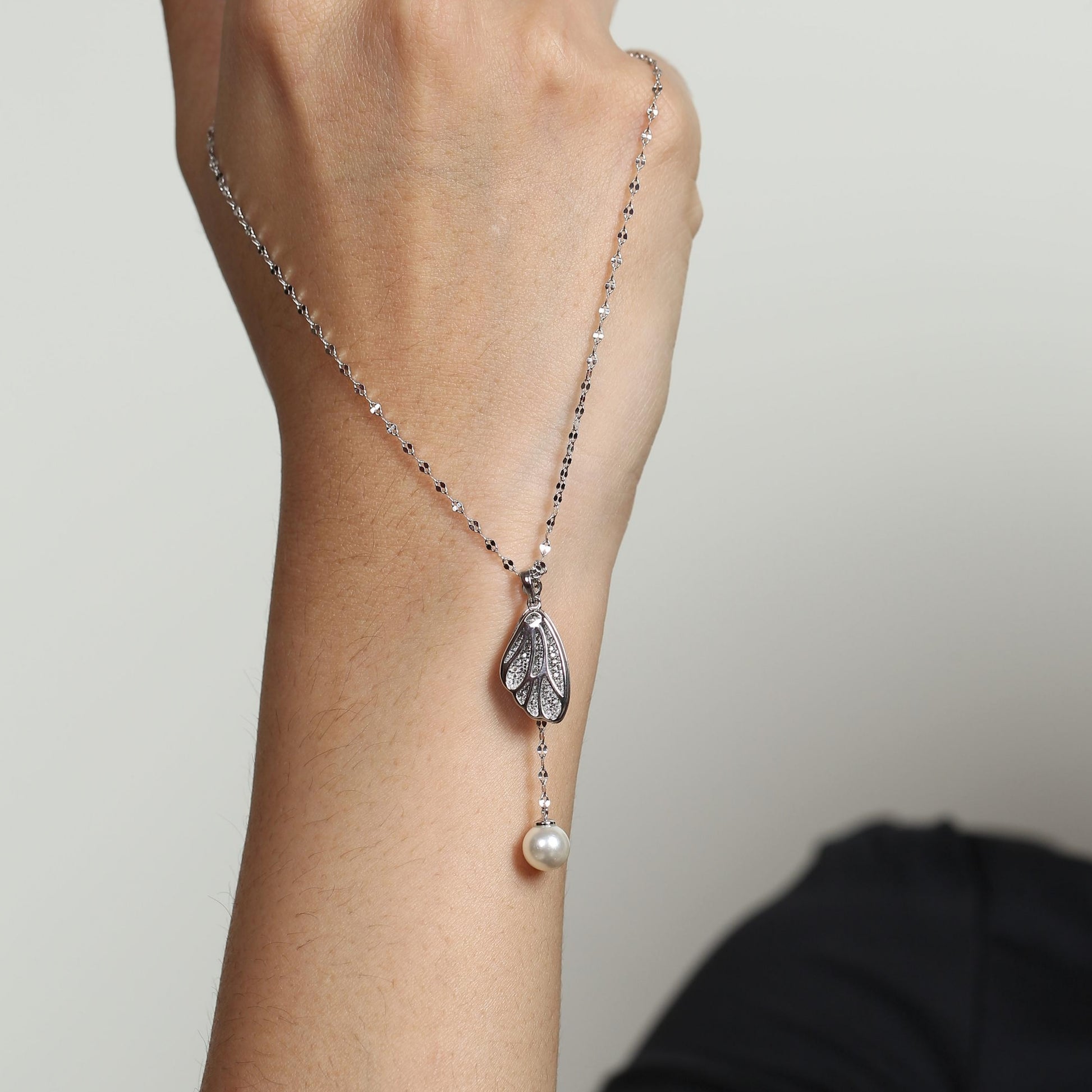 Aureva Wingdrop Necklace