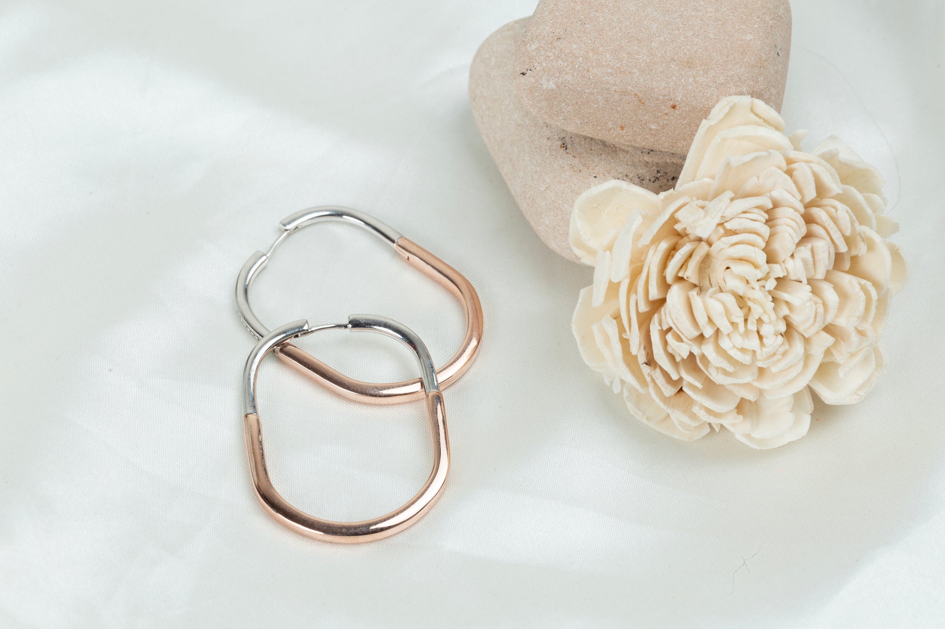 Elara Dual-Tone Hoop Earrings
